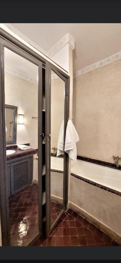 Riad Privatise Jusqu A 5 Personnes A 5 Minutes Place Jemma El Fna Loue Avec Menage Et Petit Dejeuner Compris Marrakesh Exterior foto