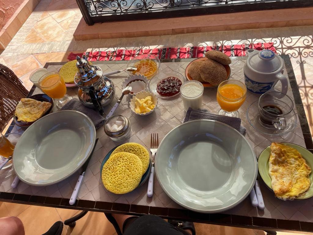 Riad Privatise Jusqu A 5 Personnes A 5 Minutes Place Jemma El Fna Loue Avec Menage Et Petit Dejeuner Compris Marrakesh Exterior foto